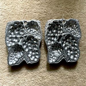 🔴(2) WILTON Grape Bunches Muffin Tin Pan Mold